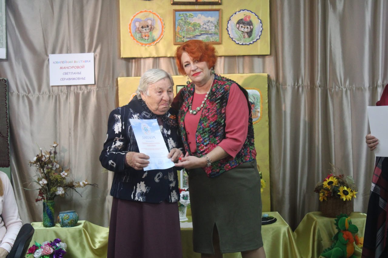 31 октября в Краснолучском краеведческом музее состоялась творческая встреча мастеров декоративно-прикладного и художественного искусства 31 октября в Краснолучском краеведческом музее состоялась творческая встреча мастеров декоративно-прикладного и художественного искусства