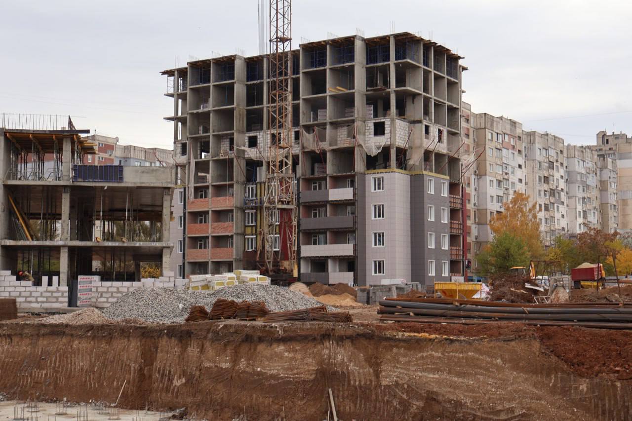 В Луганске в районе Южных кварталов строится ЖК «Возрождение» В Луганске в районе Южных кварталов строится ЖК «Возрождение»