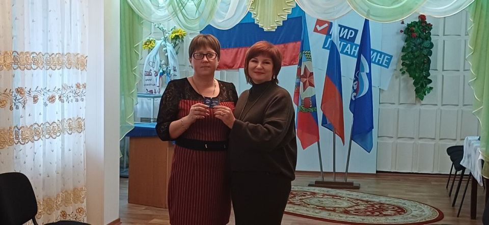 Торжественное вручение членских билетов партии «Единая Россия» в посёлке Дубовский Торжественное вручение членских билетов партии «Единая Россия» в посёлке Дубовский