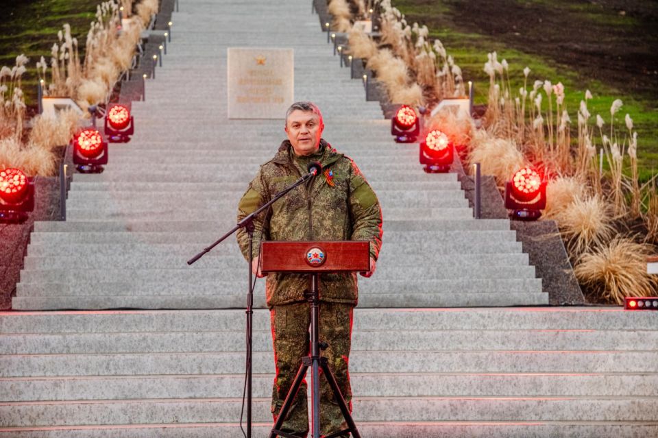 Связь поколений: после масштабной реконструкции в ЛНР открыли Мемориальный комплекс боевой славы на реке Миус Связь поколений: после масштабной реконструкции в ЛНР открыли Мемориальный комплекс боевой славы на реке Миус