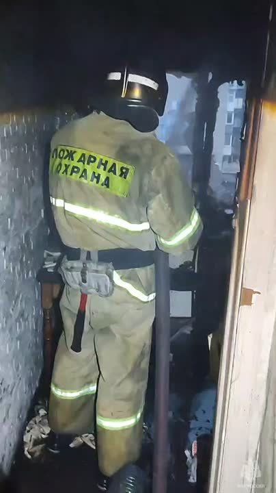 Спасатели МЧС России ликвидировали пожар в жилой многоэтажке Свердловска