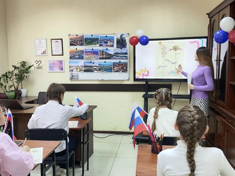 Преподаватель из Луганска создала новый учебник для изучения иностранного языка Преподаватель из Луганска создала новый учебник для изучения иностранного языка