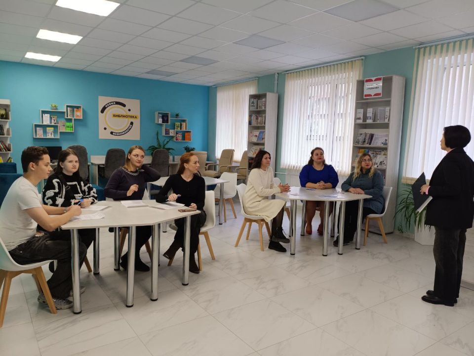 Молодежные дебаты в библиотеке им. Г. Сковороды: Единство и будущее России в диалоге поколений! Молодежные дебаты в библиотеке им. Г. Сковороды: Единство и будущее России в диалоге поколений!