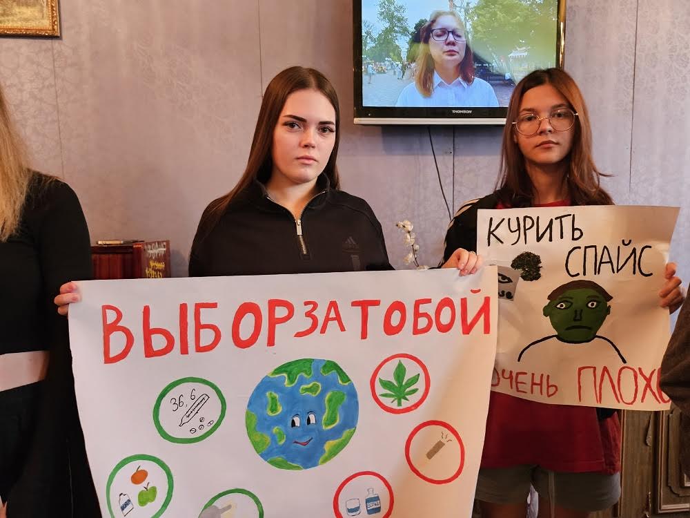 Сотрудники ПДН транспортной полиции Луганска вошли в состав жюри студенческого творческого конкурса Сотрудники ПДН транспортной полиции Луганска вошли в состав жюри студенческого творческого конкурса