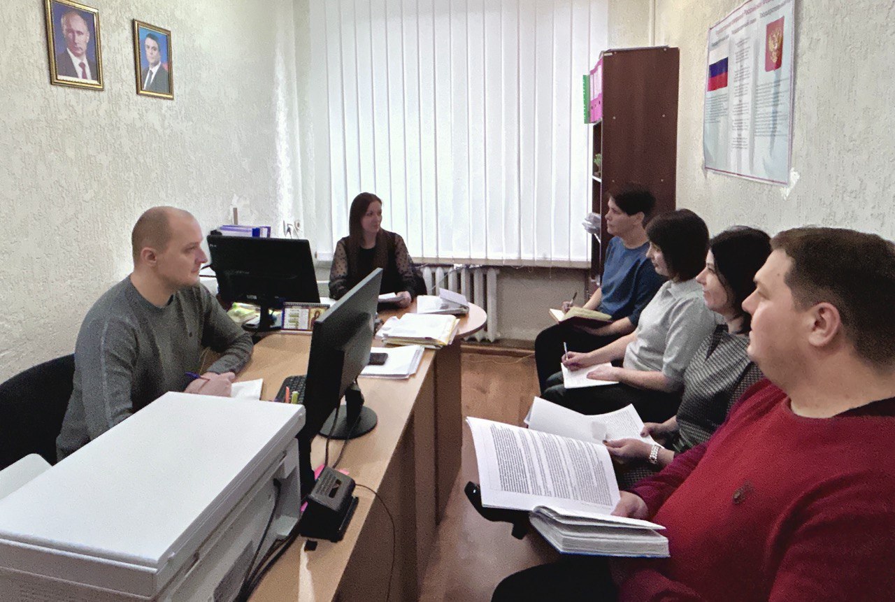 31.10.2025 специалистами юридического отдела Администрации городского округа города Красный Луч Луганской Народной Республики (далее- Администрация) была проведена тематическая беседа «Противодействие коррупции и...