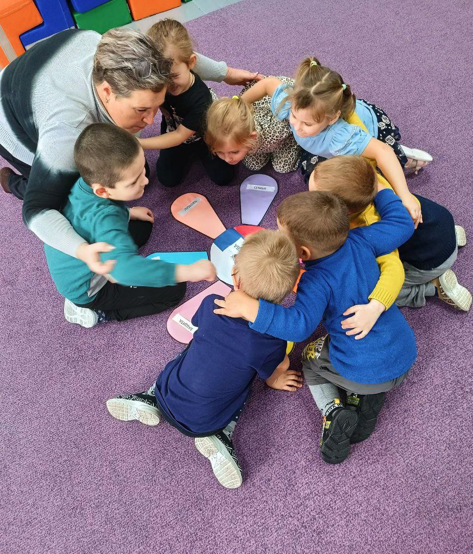 4 ноября вся наша страна отмечает ещё совсем молодой праздник – ДЕНЬ НАРОДНОГО ЕДИНСТВА! Это дата исторической мудрости российского народа, символ независимости, государственности и жизнестойкости России 4 ноября вся наша страна отмечает ещё совсем молодой праздник – ДЕНЬ НАРОДНОГО ЕДИНСТВА! Это дата исторической мудрости российского народа, символ независимости, государственности и жизнестойкости России