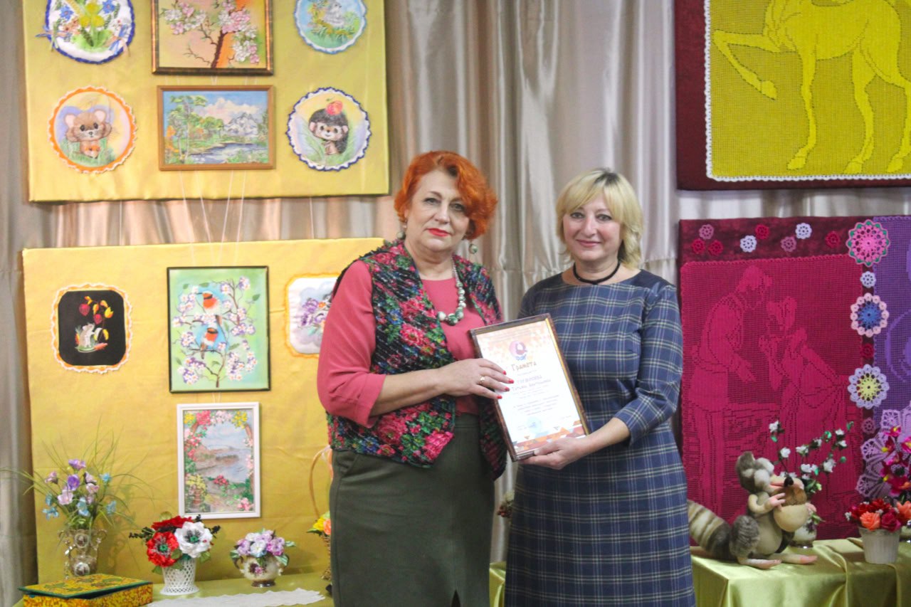 31 октября в Краснолучском краеведческом музее состоялась творческая встреча мастеров декоративно-прикладного и художественного искусства