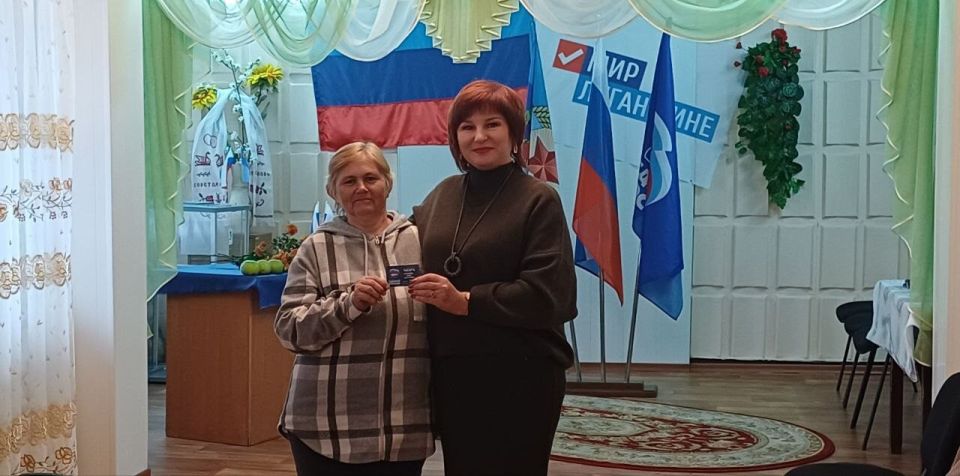 Торжественное вручение членских билетов партии «Единая Россия» в посёлке Дубовский Торжественное вручение членских билетов партии «Единая Россия» в посёлке Дубовский