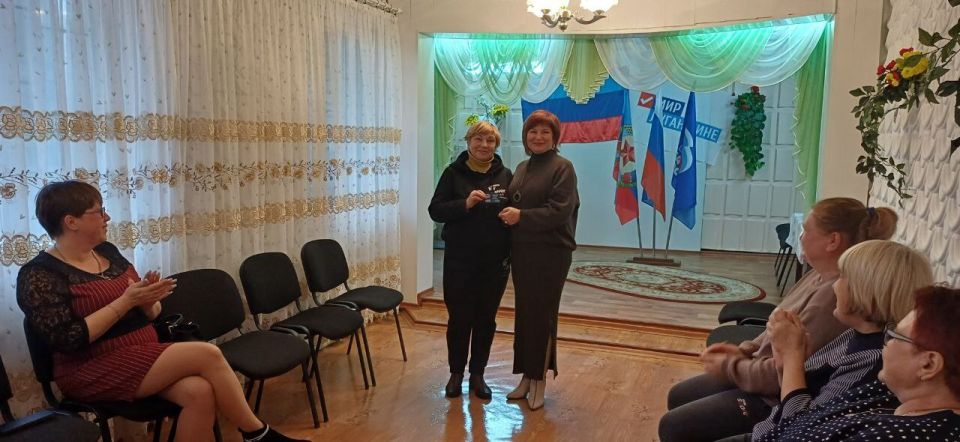 Торжественное вручение членских билетов партии «Единая Россия» в посёлке Дубовский Торжественное вручение членских билетов партии «Единая Россия» в посёлке Дубовский