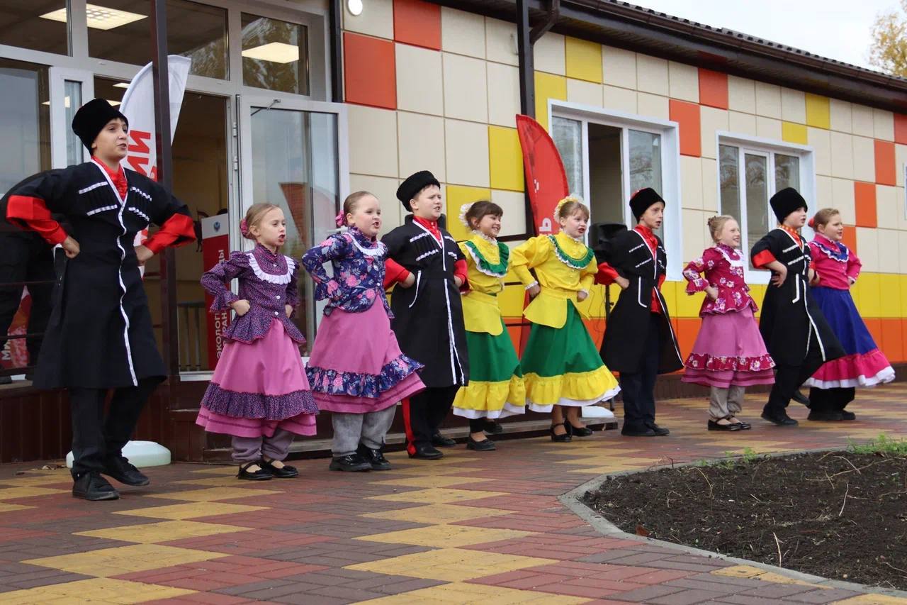 Иван Кусов: Вместе с первым заместителем руководителя Администрации Президента Сергеем Кириенко, первым замминистра просвещения РФ Александром Бугаевым, Главой ЛНР Леонидом Пасечником и председателем Правительства ЛНР Егором... Иван Кусов: Вместе с первым заместителем руководителя Администрации Президента Сергеем Кириенко, первым замминистра просвещения РФ Александром Бугаевым, Главой ЛНР Леонидом Пасечником и председателем Правительства ЛНР Егором...