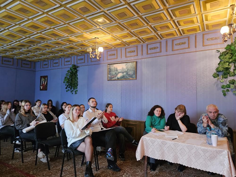 Сотрудники ПДН транспортной полиции Луганска вошли в состав жюри студенческого творческого конкурса Сотрудники ПДН транспортной полиции Луганска вошли в состав жюри студенческого творческого конкурса