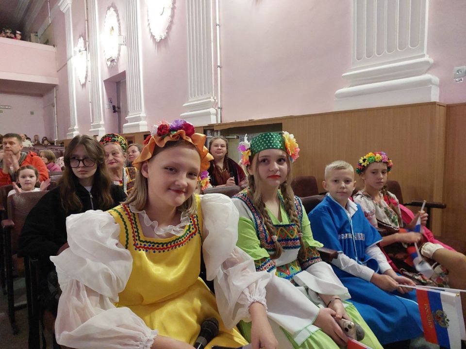 Заключительный концерт победителей ежегодного городского марафона творческих работ «Искусство единит и возвышает», приуроченный ко Дню народного единства Заключительный концерт победителей ежегодного городского марафона творческих работ «Искусство единит и возвышает», приуроченный ко Дню народного единства