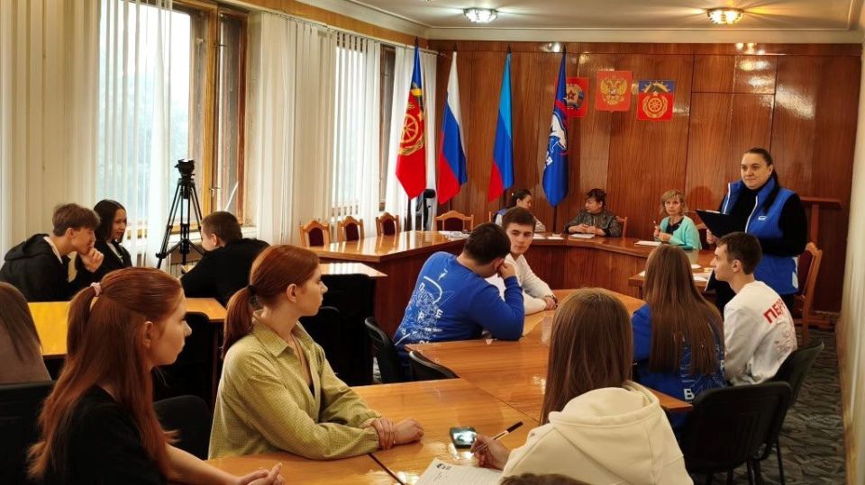 Антрацитовские единороссы провели викторину «Мы – едины» для детей участников СВО Антрацитовские единороссы провели викторину «Мы – едины» для детей участников СВО