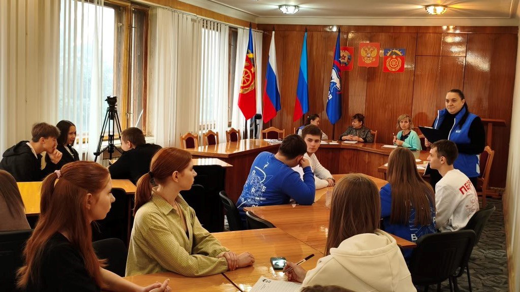 Антрацитовские единороссы провели викторину «Мы – едины» для детей участников СВО Антрацитовские единороссы провели викторину «Мы – едины» для детей участников СВО