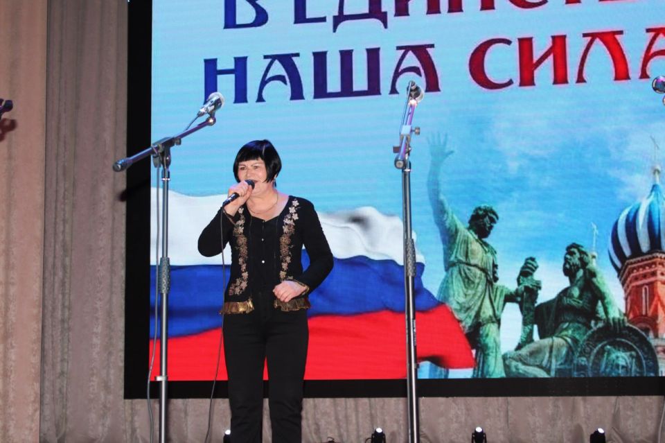 В Белокуракинском Доме культуры состоялся яркий концерт, приуроченный к празднованию Дня народного единства В Белокуракинском Доме культуры состоялся яркий концерт, приуроченный к празднованию Дня народного единства