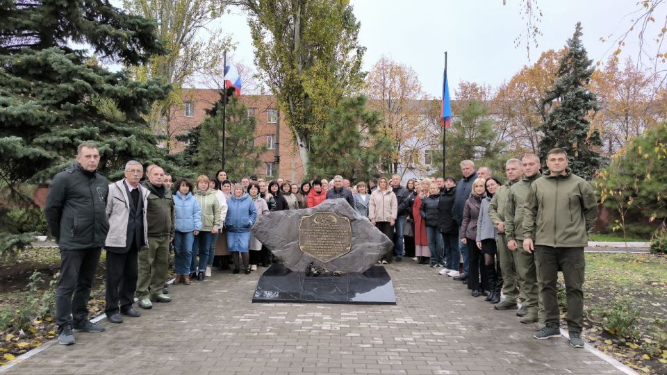 Луганский филиал ФГУП 'ЖДН' сердечно поздравляет своих коллег с Днём Народного Единства! Луганский филиал ФГУП 'ЖДН' сердечно поздравляет своих коллег с Днём Народного Единства!