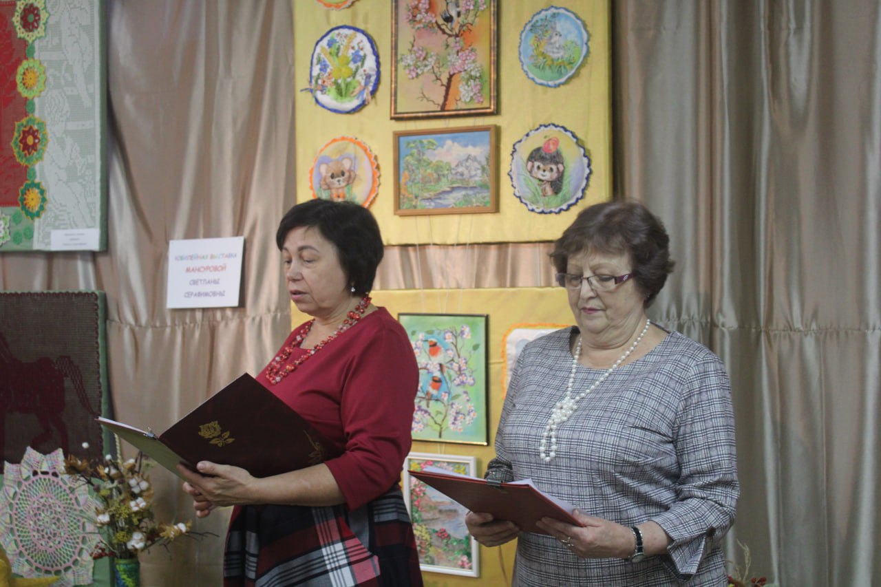 31 октября в Краснолучском краеведческом музее состоялся тематический час «История и традиции многонациональной нашей Родины», посвященный Дню народного единства, для мастеров декоративно-прикладного и художественного... 31 октября в Краснолучском краеведческом музее состоялся тематический час «История и традиции многонациональной нашей Родины», посвященный Дню народного единства, для мастеров декоративно-прикладного и художественного...