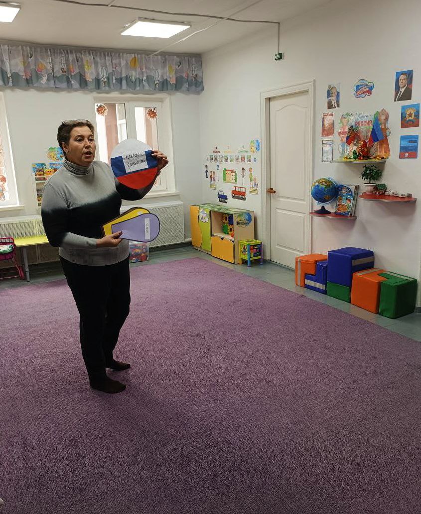 4 ноября вся наша страна отмечает ещё совсем молодой праздник – ДЕНЬ НАРОДНОГО ЕДИНСТВА! Это дата исторической мудрости российского народа, символ независимости, государственности и жизнестойкости России 4 ноября вся наша страна отмечает ещё совсем молодой праздник – ДЕНЬ НАРОДНОГО ЕДИНСТВА! Это дата исторической мудрости российского народа, символ независимости, государственности и жизнестойкости России