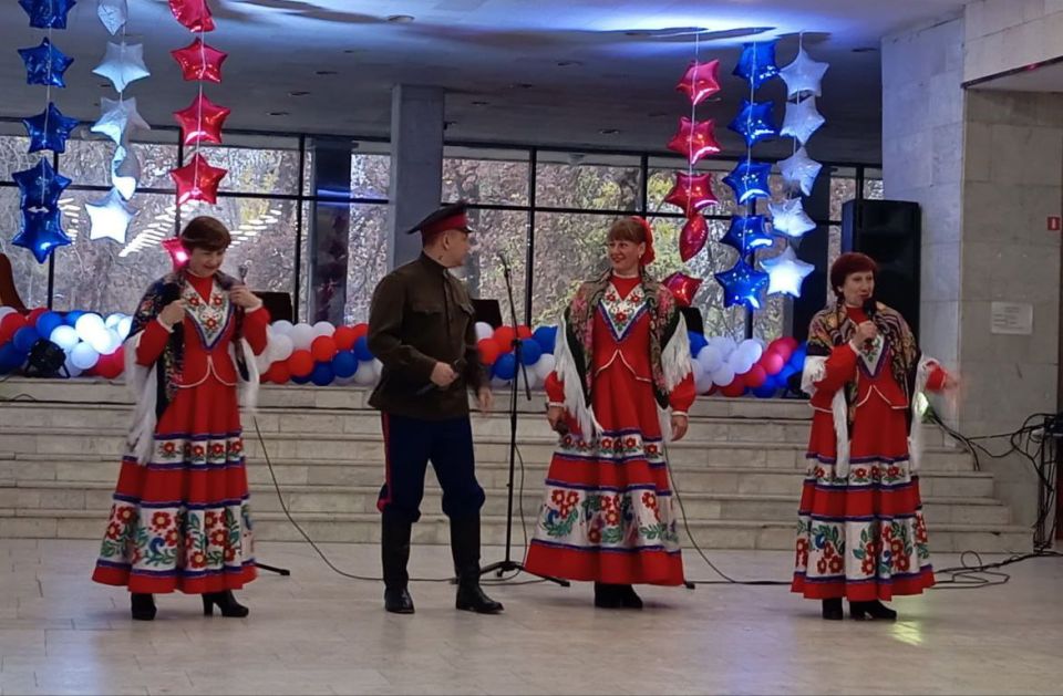 В ДК им. Ленина программа, посвященная Дню народного единства В ДК им. Ленина программа, посвященная Дню народного единства