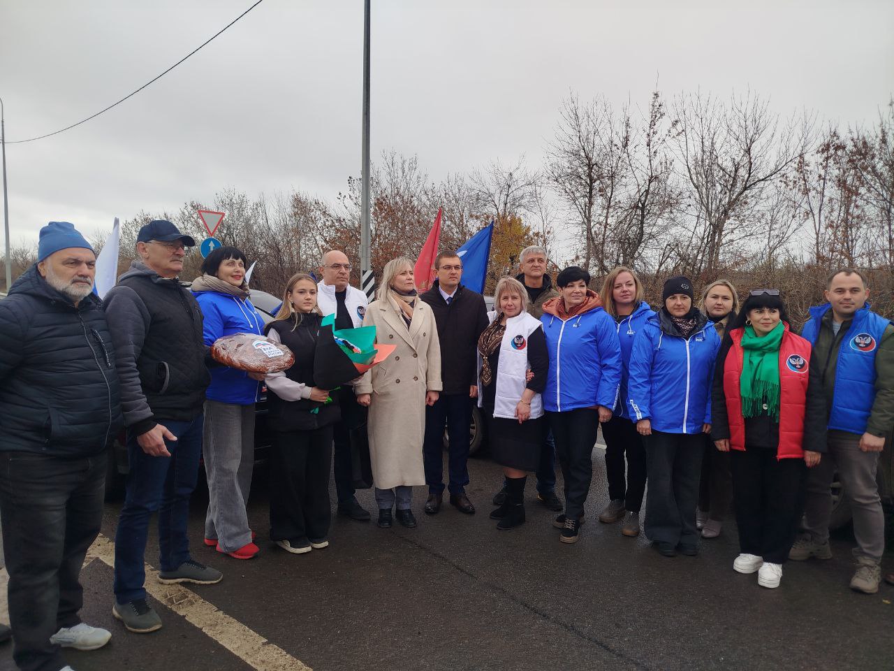 Евгений Морозов: В преддверии Дня народного единства, в рамках патриотической акции «Мы едины», по инициативе брянковчан на границе двух несгибаемых Республик Донбасса произошло знаковое событие: представители шести регионов... Евгений Морозов: В преддверии Дня народного единства, в рамках патриотической акции «Мы едины», по инициативе брянковчан на границе двух несгибаемых Республик Донбасса произошло знаковое событие: представители шести регионов...