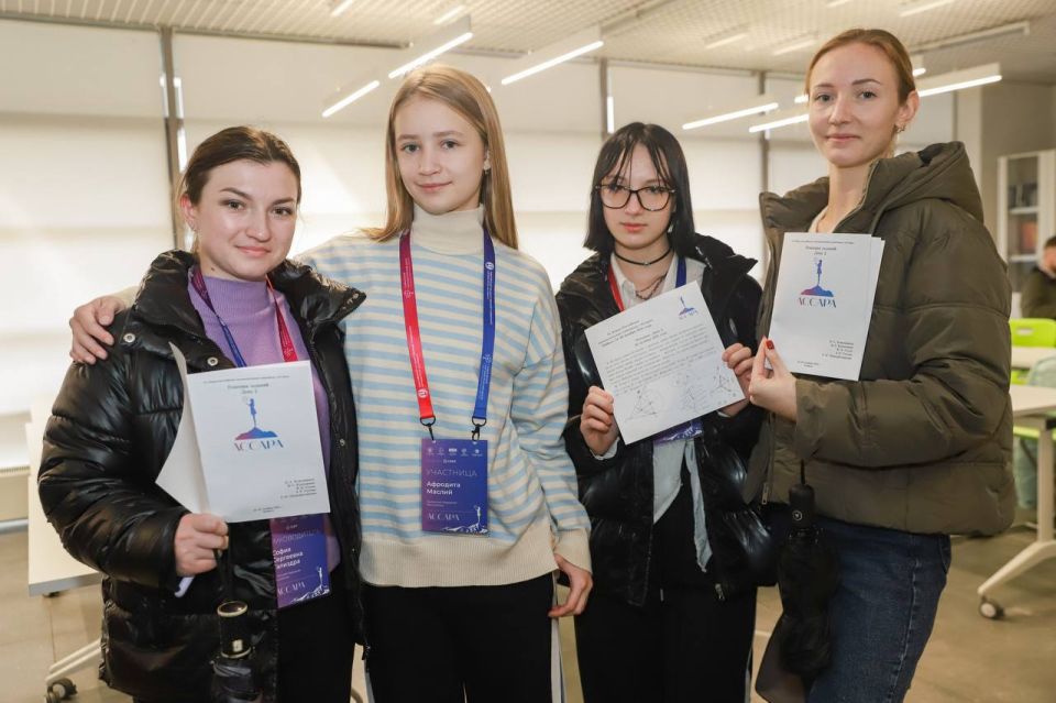 С 24 по 28 октября ученица 8-В класса ГБОУ ЛНР " Лутугинская СШ 1" Маслий Афродита представляла Луганскую Народную Республику на IV Южно-Российской математической олимпиаде «Ассара» для девочек, проходившей в городе Майкоп С 24 по 28 октября ученица 8-В класса ГБОУ ЛНР " Лутугинская СШ 1" Маслий Афродита представляла Луганскую Народную Республику на IV Южно-Российской математической олимпиаде «Ассара» для девочек, проходившей в городе Майкоп