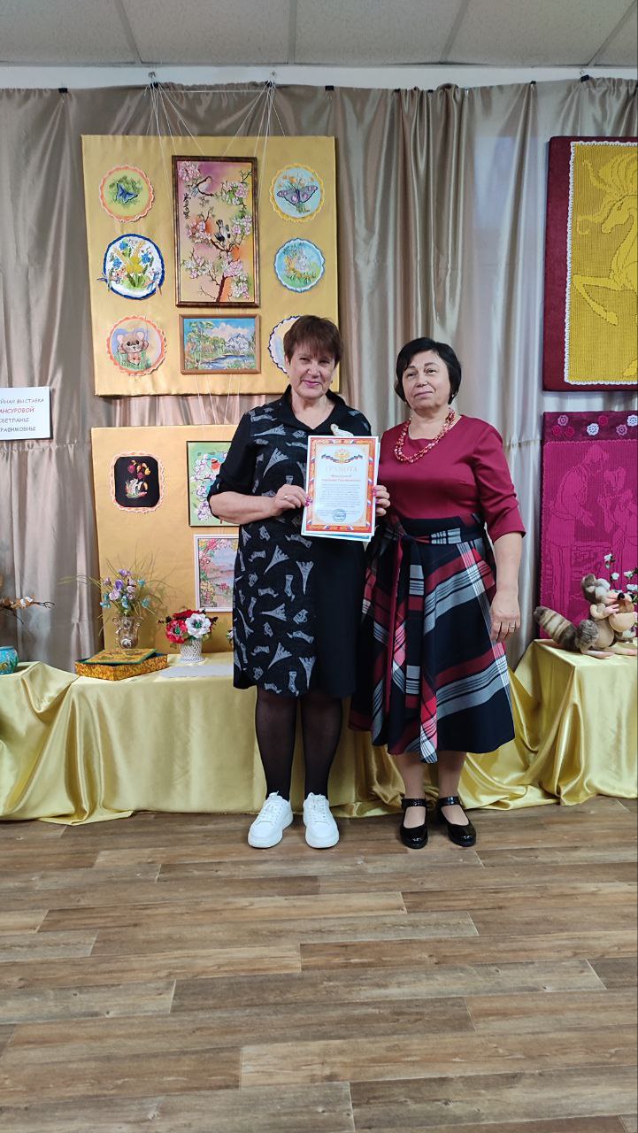 31 октября в Краснолучском краеведческом музее состоялась творческая встреча мастеров декоративно-прикладного и художественного искусства 31 октября в Краснолучском краеведческом музее состоялась творческая встреча мастеров декоративно-прикладного и художественного искусства