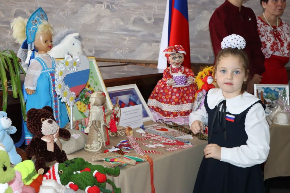 «Палитра единства»: в Лутугинской музыкальной школе прошёл районный фестиваль искусств «Палитра единства»: в Лутугинской музыкальной школе прошёл районный фестиваль искусств