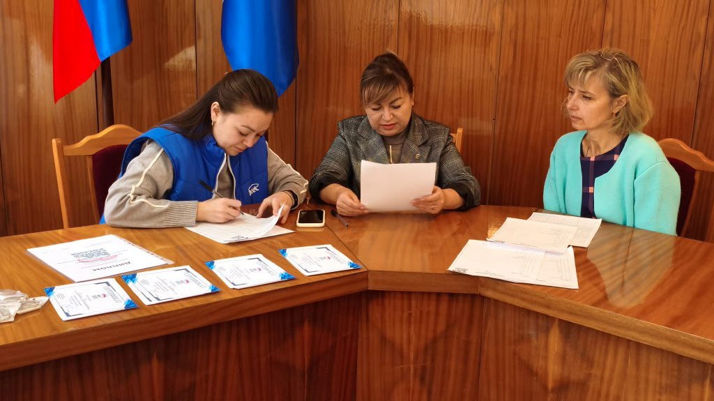 Антрацитовские единороссы провели викторину «Мы – едины» для детей участников СВО Антрацитовские единороссы провели викторину «Мы – едины» для детей участников СВО