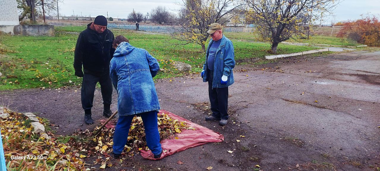 Сотрудники отдела по жизнеобеспечению пгт Северный, с. Давыдо-Никольское, с. Великий Суходол, жители населённых пунктов, входящих в зону ответственности ОПЖ, а также представители организаций и индивидуальные... Сотрудники отдела по жизнеобеспечению пгт Северный, с. Давыдо-Никольское, с. Великий Суходол, жители населённых пунктов, входящих в зону ответственности ОПЖ, а также представители организаций и индивидуальные...