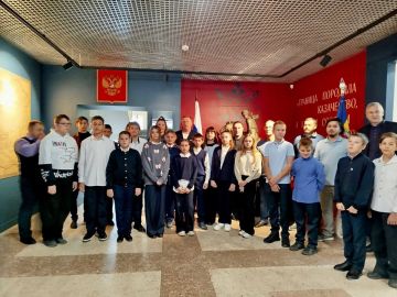 В Станице-Луганской в филиале Луганского краеведческого музея открылась выставка «Казачья гвардия — гордость Российской империи», приуроченная к Дню народного единства