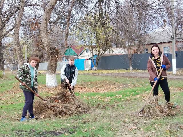 В преддверии Дня народного единства сотрудники отдела по жизнеобеспечению п. Поречье, пгт Изварино, пгт Урало-Кавказ и неравнодушные жители присоединились к общемуниципальному субботнику В преддверии Дня народного единства сотрудники отдела по жизнеобеспечению п. Поречье, пгт Изварино, пгт Урало-Кавказ и неравнодушные жители присоединились к общемуниципальному субботнику
