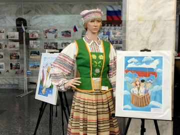 "Венок дружбы" расцвел в Ровеньках: яркая выставка ко Дню народного Единства!