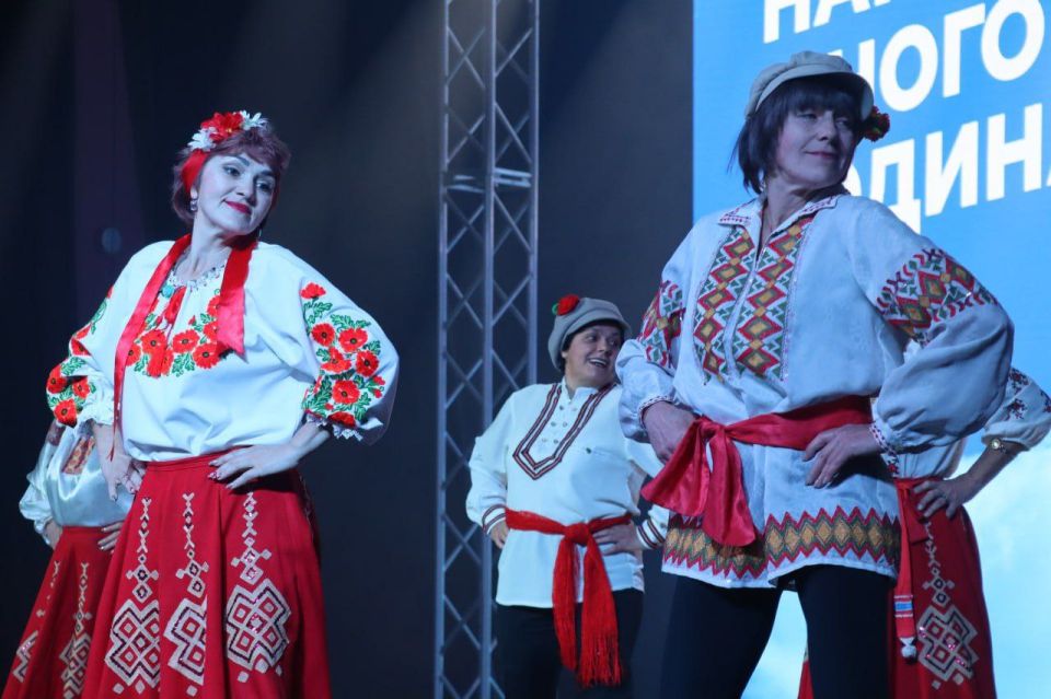 Торжественное мероприятие ко Дню народного единства состоялось в Северодонецке Торжественное мероприятие ко Дню народного единства состоялось в Северодонецке