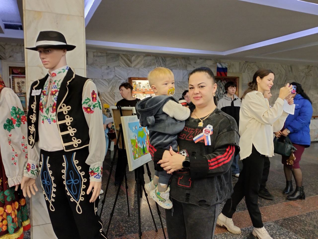 Ровеньки: Дух единства сияет ярче с каждым годом! Ровеньки: Дух единства сияет ярче с каждым годом!