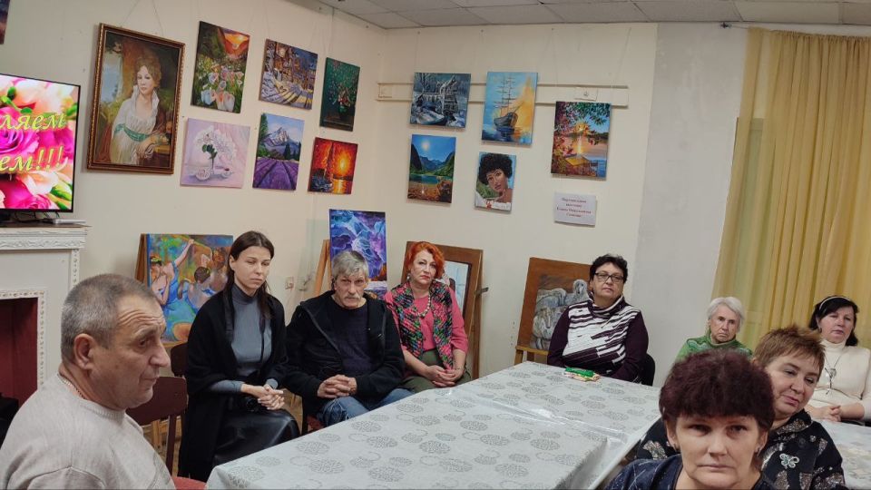 31 октября в Краснолучском краеведческом музее состоялась творческая встреча мастеров декоративно-прикладного и художественного искусства 31 октября в Краснолучском краеведческом музее состоялась творческая встреча мастеров декоративно-прикладного и художественного искусства