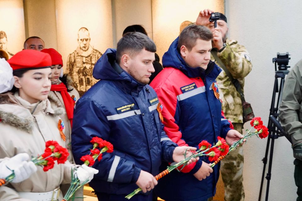 Подвиг, который мы помним. В день, когда прошло ровно 84 года с момента начала героической обороны Донбасса от немецко-фашистских захватчиков на реке Миус, добровольцы Луганского регионального отделения ВСКС приняли участие... Подвиг, который мы помним. В день, когда прошло ровно 84 года с момента начала героической обороны Донбасса от немецко-фашистских захватчиков на реке Миус, добровольцы Луганского регионального отделения ВСКС приняли участие...