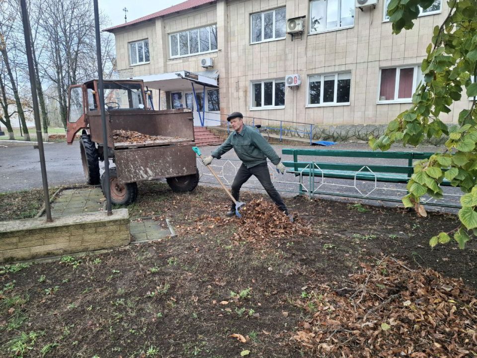 В Рыбянцево стало чище: осенний субботник объединил жителей! В Рыбянцево стало чище: осенний субботник объединил жителей!