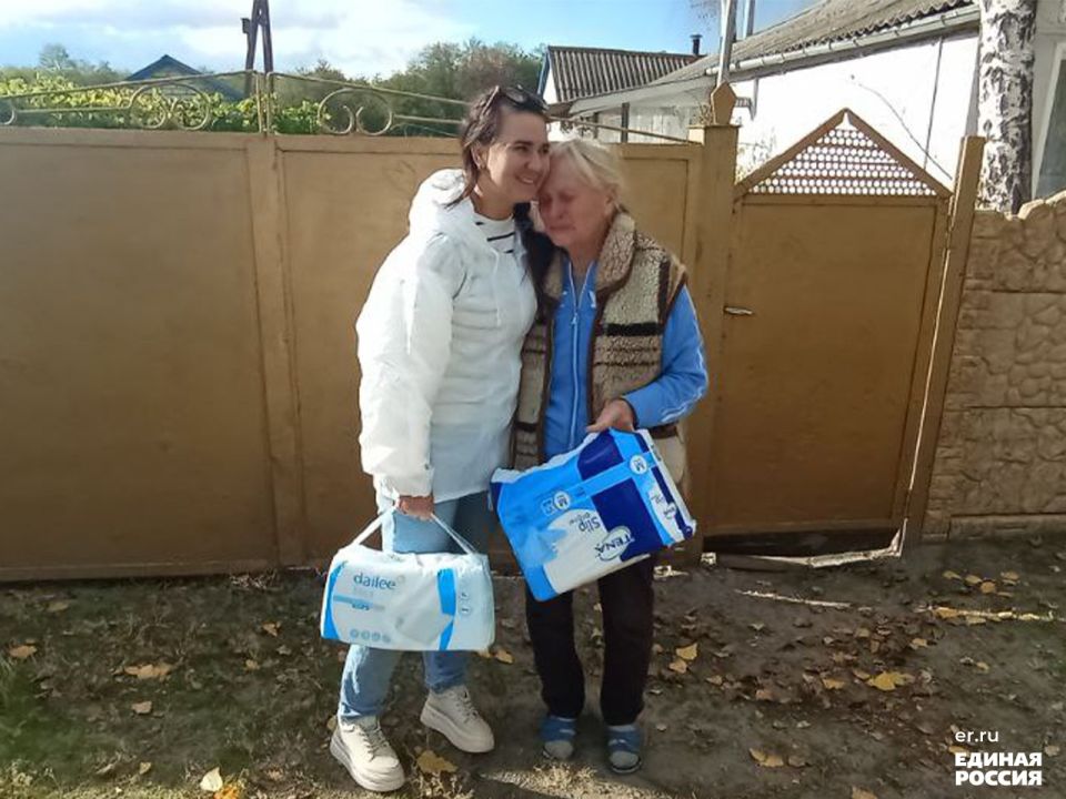 «Эстафета добрых дел». Координатор "Женского движения" Руслана Боярская в преддверии Дня народного единства совершила поездку в село Епифановка Кременского округа «Эстафета добрых дел». Координатор "Женского движения" Руслана Боярская в преддверии Дня народного единства совершила поездку в село Епифановка Кременского округа