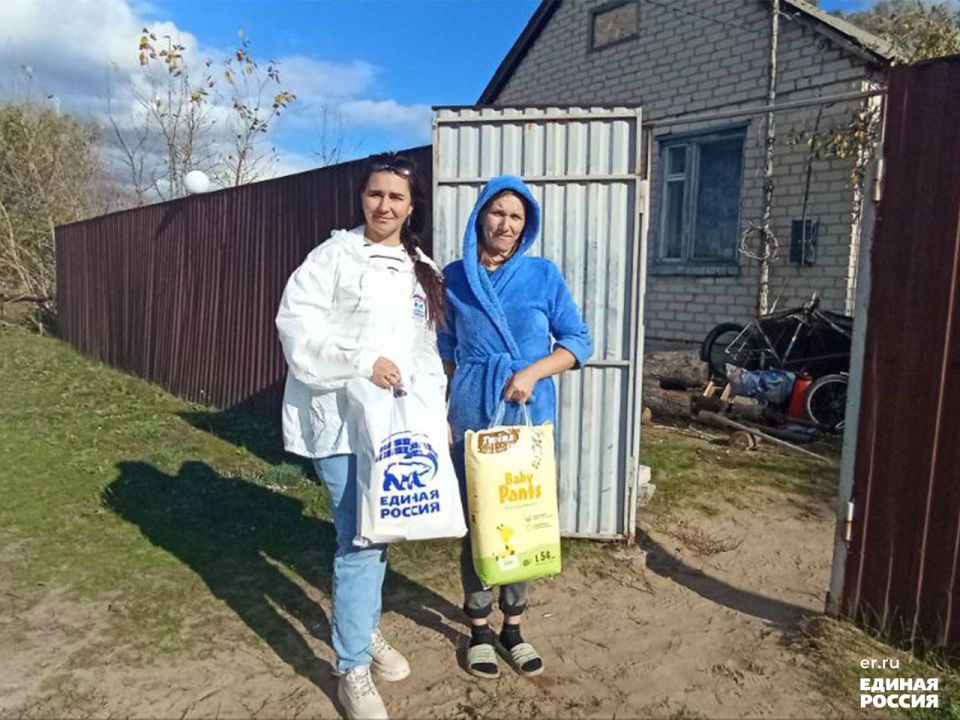 «Эстафета добрых дел». Координатор "Женского движения" Руслана Боярская в преддверии Дня народного единства совершила поездку в село Епифановка Кременского округа «Эстафета добрых дел». Координатор "Женского движения" Руслана Боярская в преддверии Дня народного единства совершила поездку в село Епифановка Кременского округа