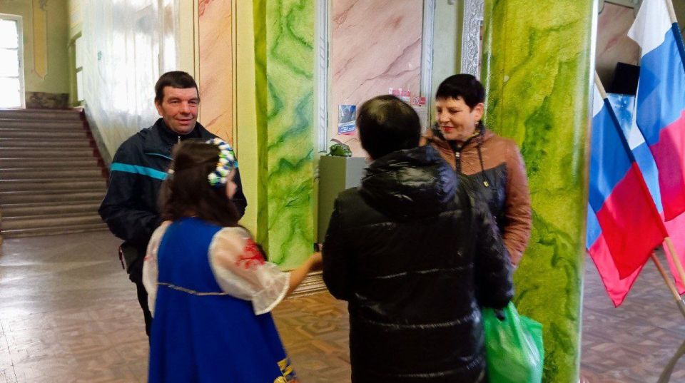 В Доме культуры имени Горького пгт Ясеновский прошла акция "Вместе мы едины", приуроченная Дню народного единства В Доме культуры имени Горького пгт Ясеновский прошла акция "Вместе мы едины", приуроченная Дню народного единства