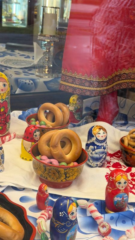 Луганск готовится ко Дню народного единства Луганск готовится ко Дню народного единства