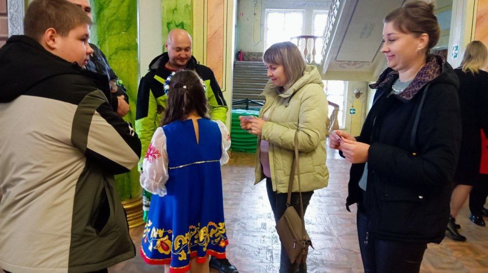 В Доме культуры имени Горького пгт Ясеновский прошла акция "Вместе мы едины", приуроченная Дню народного единства В Доме культуры имени Горького пгт Ясеновский прошла акция "Вместе мы едины", приуроченная Дню народного единства