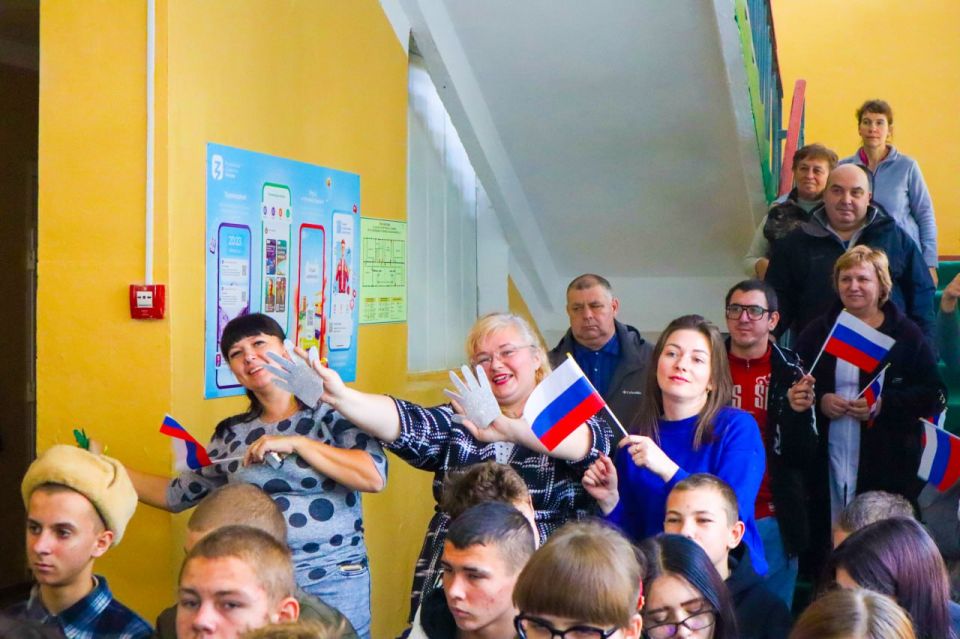ДЕНЬ НАРОДНОГО ЕДИНСТВА. «Россия начиналась не с меча…» ДЕНЬ НАРОДНОГО ЕДИНСТВА. «Россия начиналась не с меча…»
