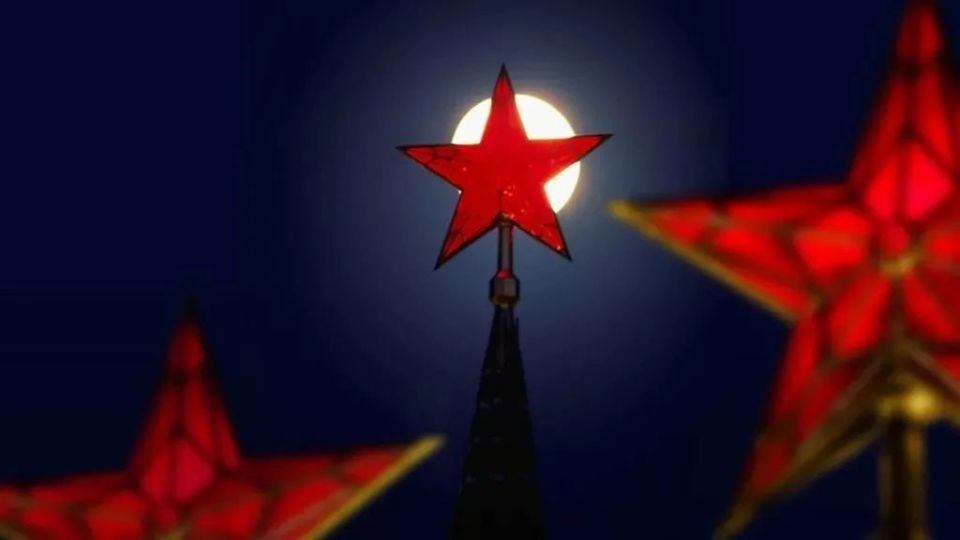 2 ноября. 1721. После победы над Швецией в Северной войне Петр I принял императорский титул – Отца Отечества, Петра Великого, Императора Всероссийского 2 ноября. 1721. После победы над Швецией в Северной войне Петр I принял императорский титул – Отца Отечества, Петра Великого, Императора Всероссийского