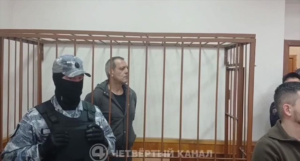 Еще кадры из зала Верх-Исетского суда Екатеринбурга где арестовали Гию Свердловского, которого называют последним «вором в законе» на Среднем Урале