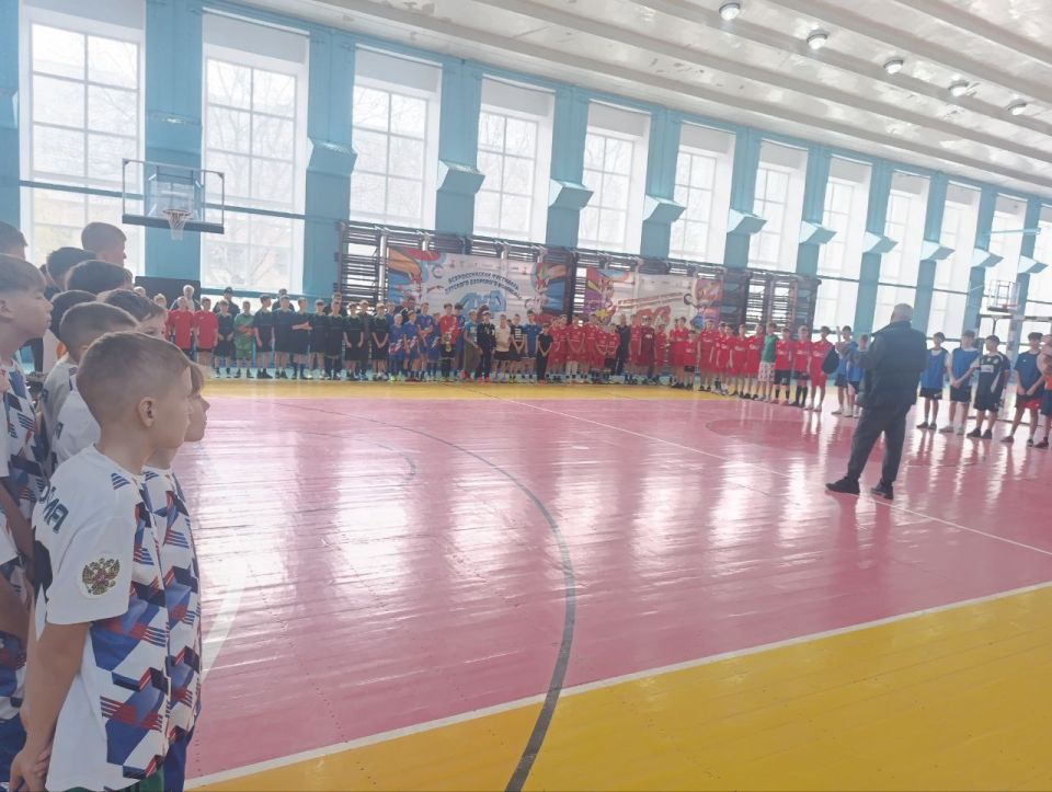 Сегодня в Луганске были жаркие футбольные матчи за Кубок Главы ЛНР Сегодня в Луганске были жаркие футбольные матчи за Кубок Главы ЛНР