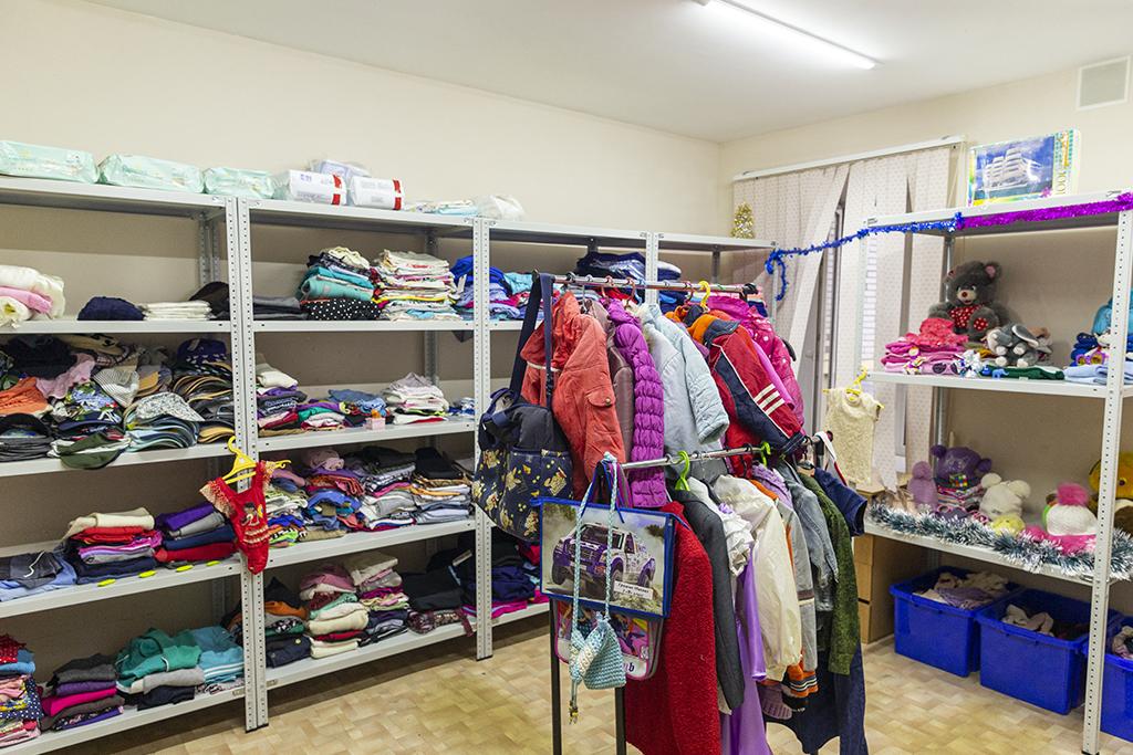 Жители Калмыкии отправили в Антрацит 180 кг детской одежды