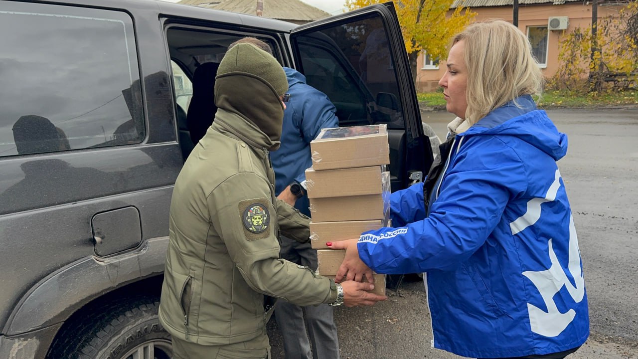 Единороссы передали свежую выпечку военнослужащим ко Дню народного единства Единороссы передали свежую выпечку военнослужащим ко Дню народного единства