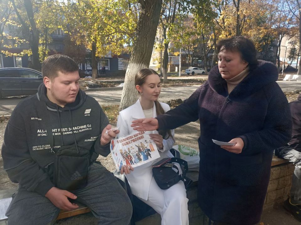 В Ровеньках прошли мероприятия, приуроченные Дню народного единства В Ровеньках прошли мероприятия, приуроченные Дню народного единства