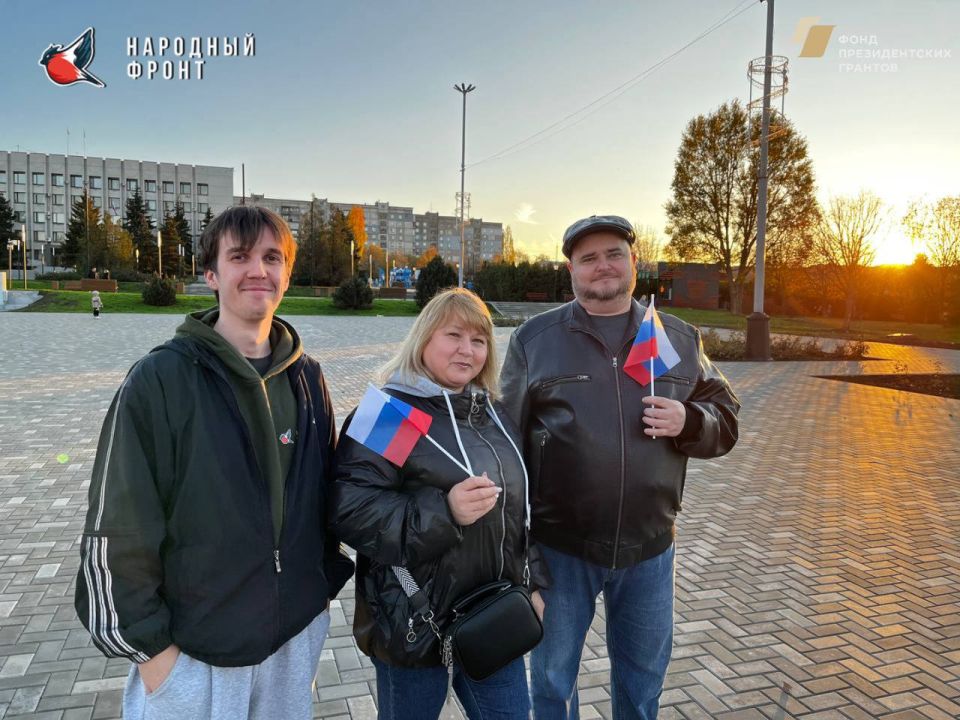 С праздником, друзья!. День народного единства напоминает нам о важности дружбы и уважения, независимо от национальности или убеждений С праздником, друзья!. День народного единства напоминает нам о важности дружбы и уважения, независимо от национальности или убеждений